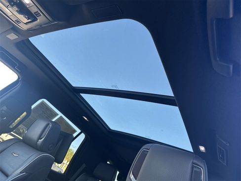 Certified 2025 Cadillac Escalade Premium Luxury image 24