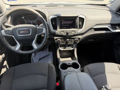 Used 2023 GMC Terrain SLE w/ Driver Convenience Package FWD image 10