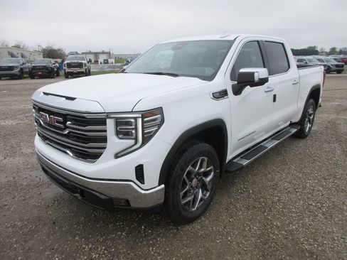 New 2026 GMC Sierra 1500 SLT image 9