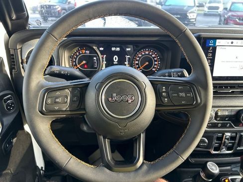 Used 2024 Jeep Gladiator Sport AWD/4WD image 12