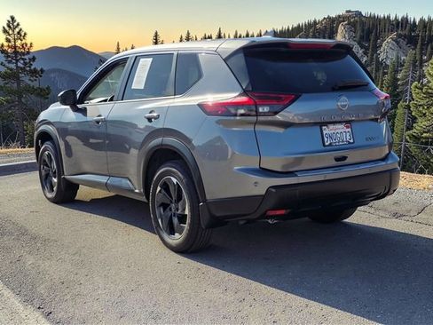 Used 2024 Nissan Rogue SV image 5