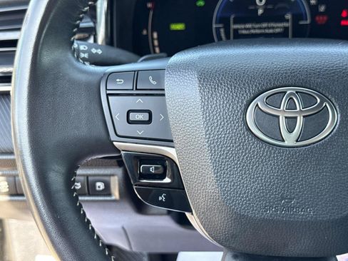 Used 2025 Toyota Camry SE FWD image 18