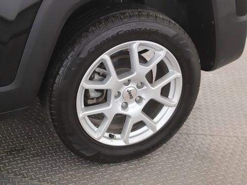 Used 2023 Jeep Renegade Latitude AWD/4WD image 14