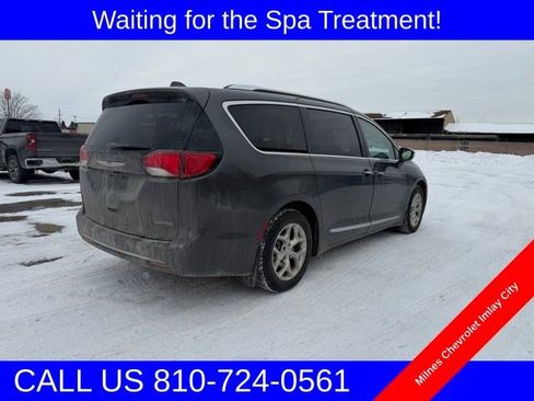 Used 2019 Chrysler Pacifica Limited image 2