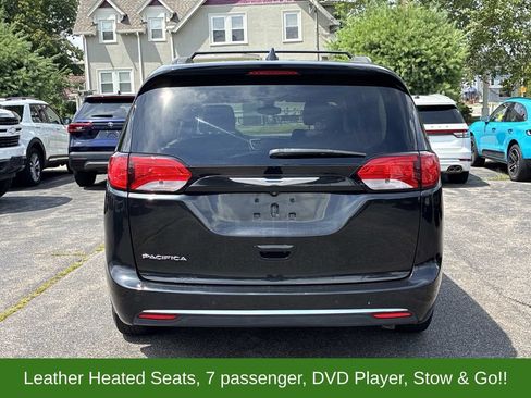 Used 2017 Chrysler Pacifica Touring-L FWD image 6