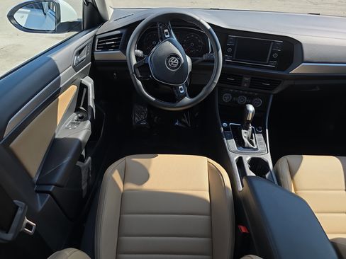 Used 2021 Volkswagen Jetta SE w/ SE Cold Weather Package image 17