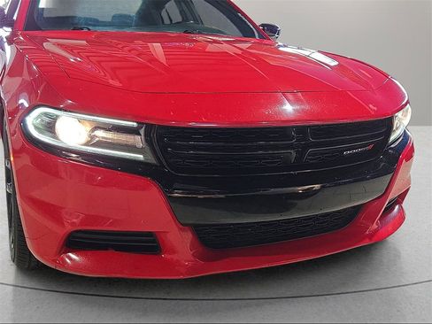 Used 2019 Dodge Charger SXT image 8