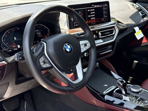 Used 2025 BMW X4 xDrive30i AWD/4WD image 2