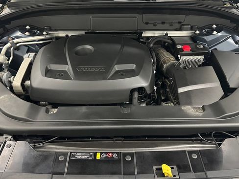 Used 2020 Volvo XC60 T6 Momentum image 11