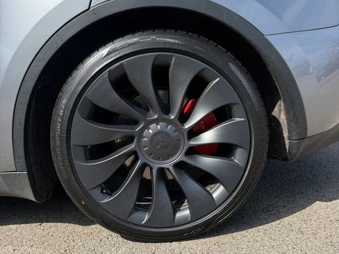 Used 2025 Tesla Model Y Performance image 26