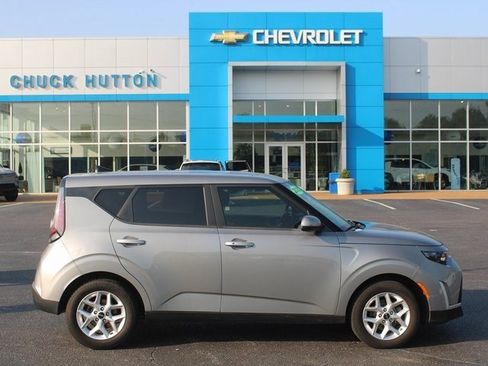 Used 2023 Kia Soul S image 1