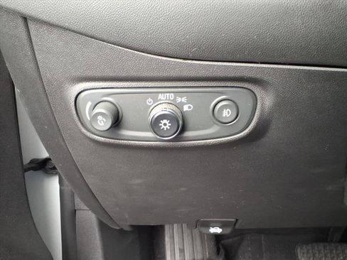 Used 2021 Chevrolet Equinox LT image 22