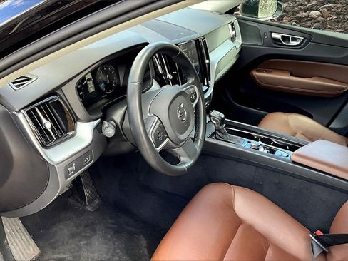 Used 2019 Volvo XC60 T6 Momentum w/ Multimedia Package image 12