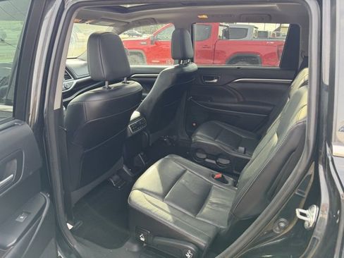 Used 2016 Toyota Highlander Limited image 12