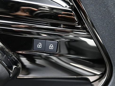 Used 2025 Land Rover Range Rover Sport SV Edition Two image 24