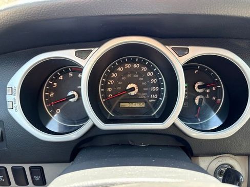 Used 2004 Toyota 4Runner Limited AWD/4WD image 26