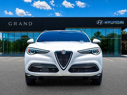 Used 2023 Alfa Romeo Stelvio Ti AWD/4WD image 8