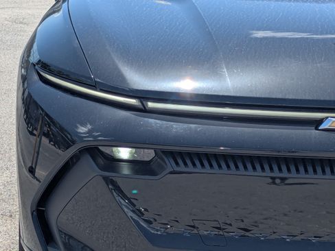 Used 2024 Chevrolet Equinox EV LT FWD image 10