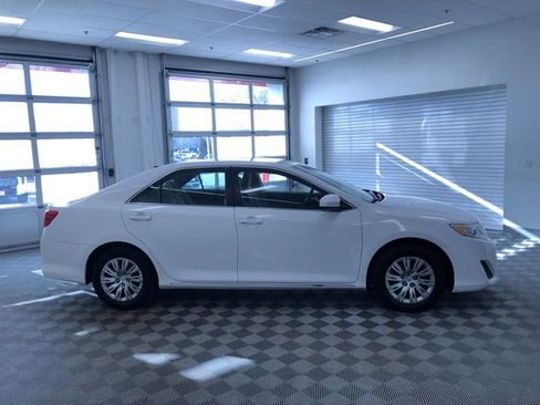 Used 2014 Toyota Camry LE image 33