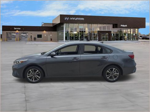 Used 2023 Kia Forte LXS w/ LXS Technology Package image 2