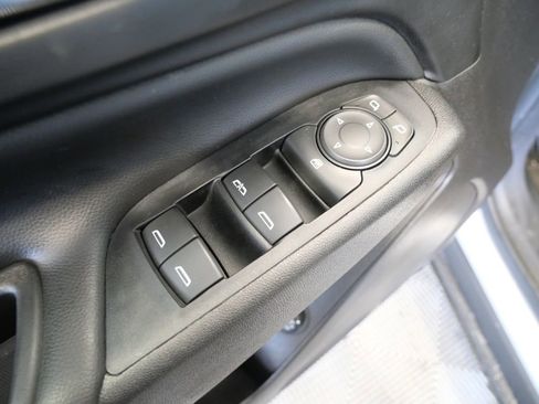 Used 2019 Chevrolet Equinox LT image 18