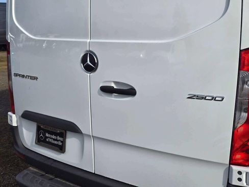 Used 2025 Mercedes-Benz Sprinter 2500 image 12