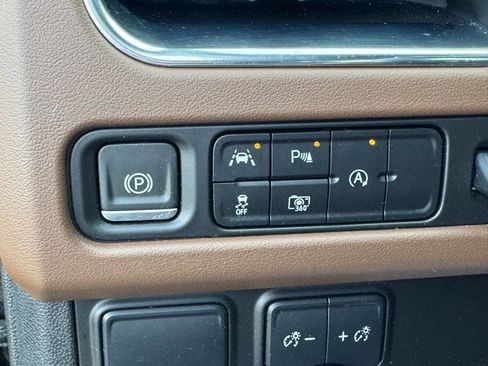 Used 2023 Chevrolet Tahoe High Country w/ Premium Package 2 RWD image 35