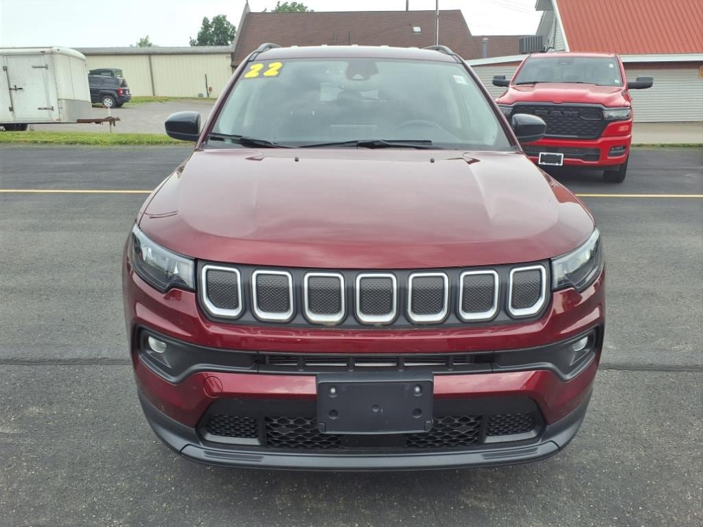 Used 2022 Jeep Compass Latitude w/ Convenience Group AWD/4WD image 2
