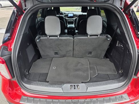 Used 2020 Ford Explorer Limited image 18