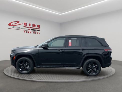 Used 2024 Jeep Grand Cherokee Limited w/ Luxury Tech Group II AWD/4WD image 2