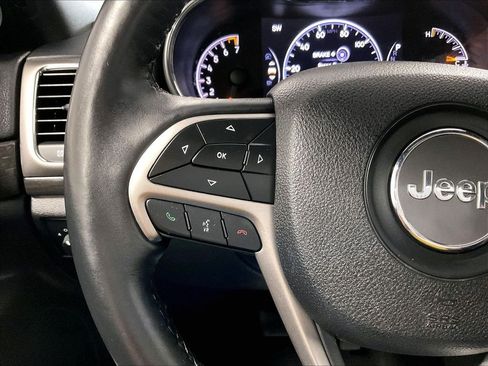 Used 2018 Jeep Grand Cherokee Altitude AWD/4WD image 22