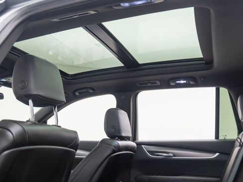 New 2025 Cadillac XT6 Luxury image 10