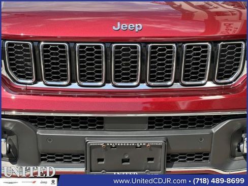 Used 2023 Jeep Grand Cherokee Overland w/ Luxury Tech Group IV image 8