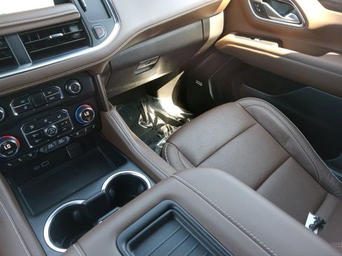 Used 2024 Chevrolet Suburban High Country image 10