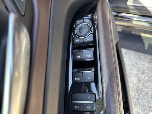 Used 2022 Cadillac Escalade ESV Sport Platinum AWD/4WD image 13