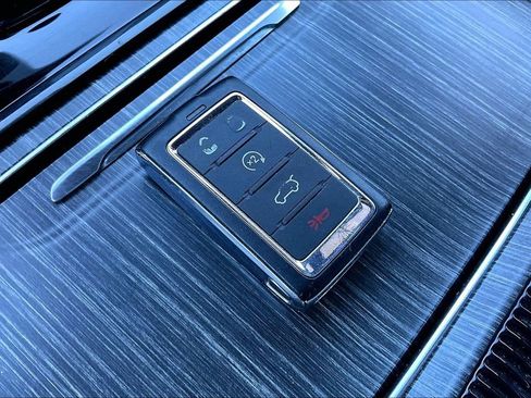 Used 2024 Jeep Wagoneer L Series II image 34