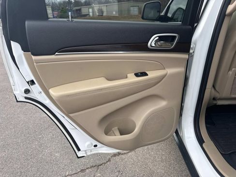 Used 2018 Jeep Grand Cherokee Limited image 15