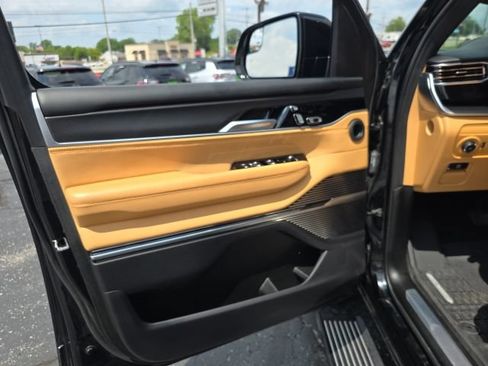 Used 2025 Jeep Grand Wagoneer Series III w/ Rear Seat Video Group 1 AWD/4WD image 9