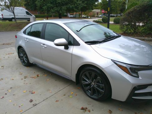 Used 2025 Toyota Corolla SE image 15