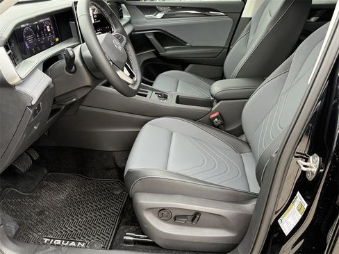 New 2026 Volkswagen Tiguan SE image 12
