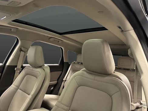 Used 2024 Lincoln Corsair Grand Touring w/ Equipment Group 301A image 7