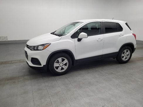 Used 2022 Chevrolet Trax LS w/ Tint and Cruise Package FWD image 2