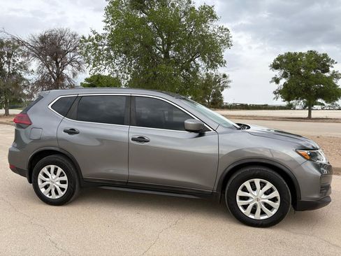 Used 2018 Nissan Rogue S image 60