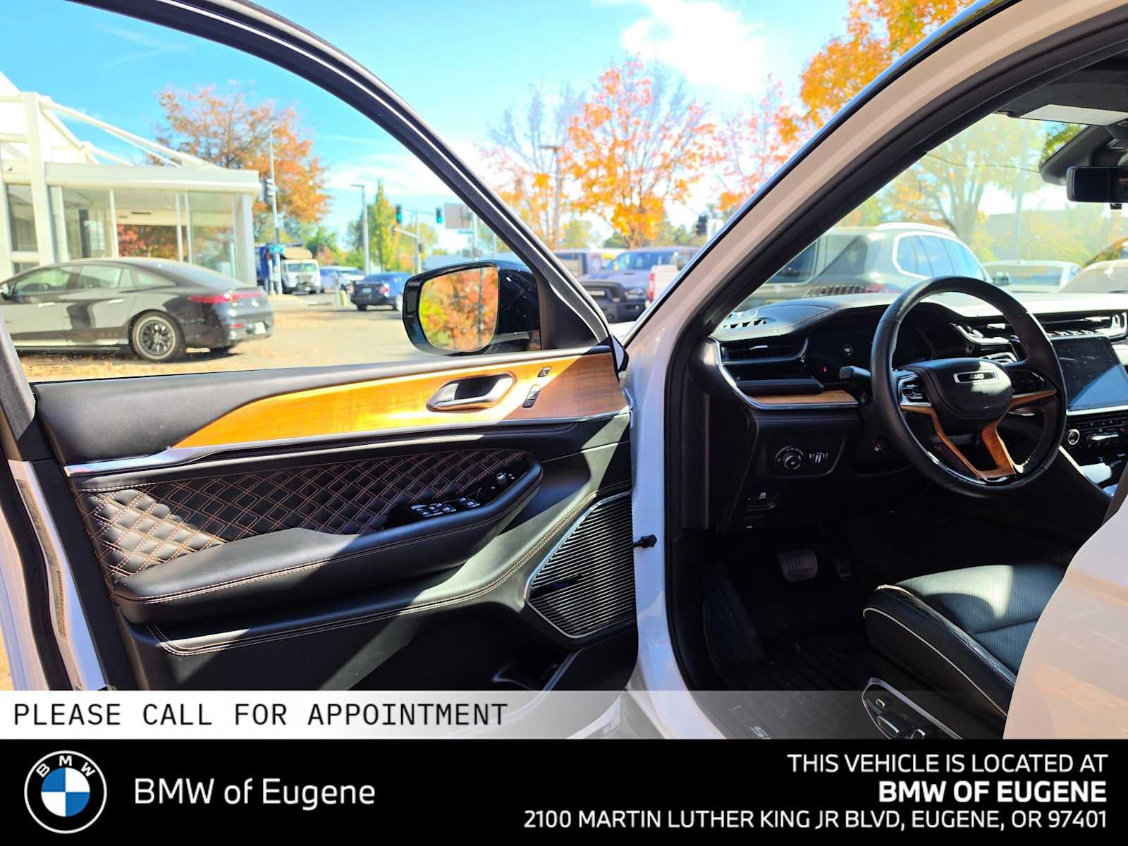 Used 2024 Jeep Grand Cherokee Summit AWD/4WD image 23
