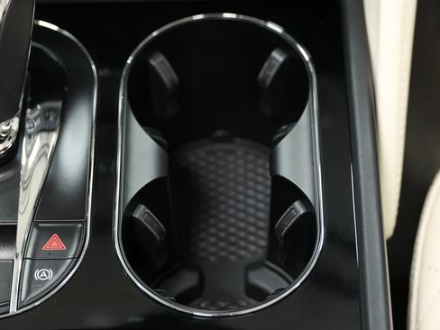 Used 2019 Bentley Bentayga AWD/4WD image 47