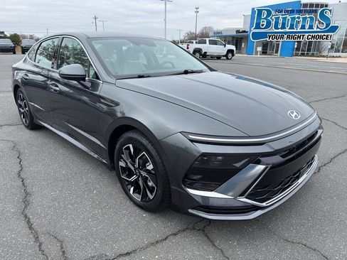 Used 2025 Hyundai Sonata SEL image 1