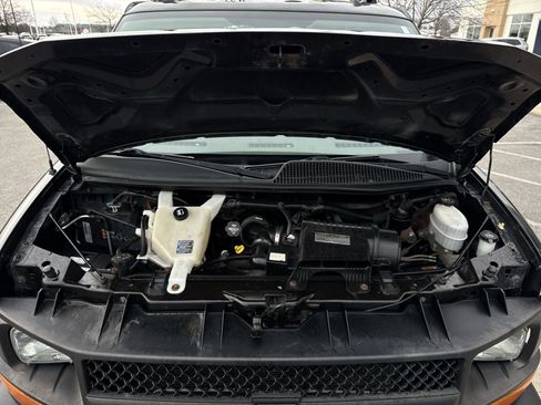 Used 2015 Chevrolet Express 2500 image 24