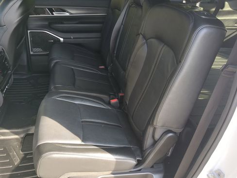 Used 2023 Jeep Wagoneer L Series III w/ Preferred Equipment Group image 47