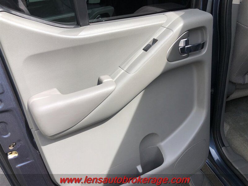 Used 2014 Nissan Frontier SV AWD/4WD image 17