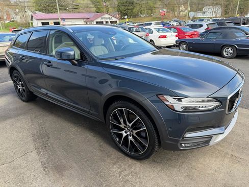 Used 2020 Volvo V90 T6 Cross Country AWD/4WD image 3